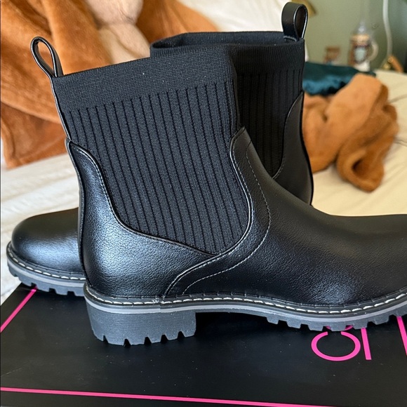 Corky’s Cabin Fever Black Chelsea Boots - Picture 1 of 5